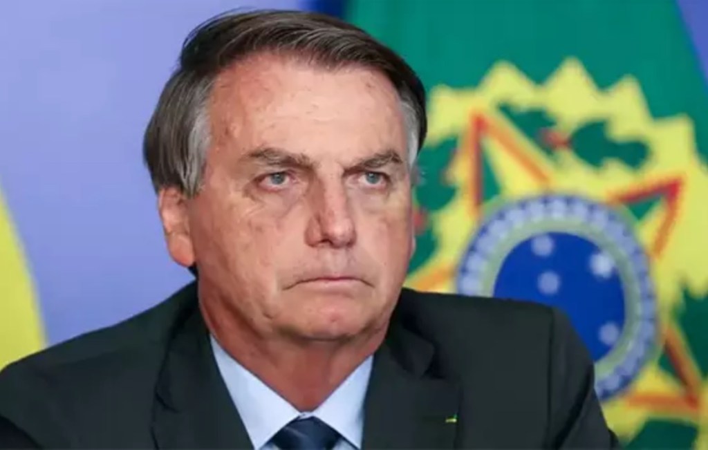 Bolsonaro aciona STF para não financiar internet de alunos da rede pública
