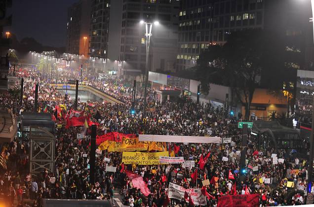 Mais de 1 milhão de pessoas comparecem aos novos protestos em 388 cidades do Brasil Mais de 1 milhão de pessoas comparecem aos novos protestos em 388 cidades do Brasil
