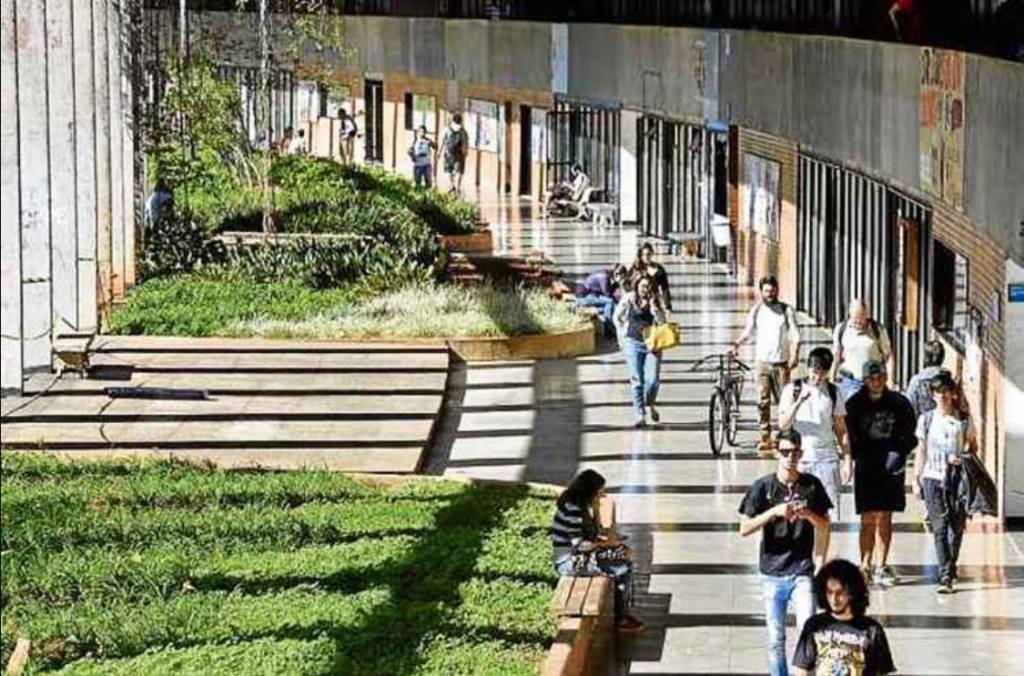 Governo recua em bloqueio de verba das universidades e institutos federais