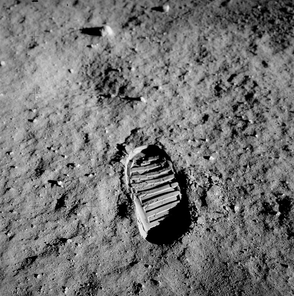 Pegada de Aldrin na superfície da Lua.