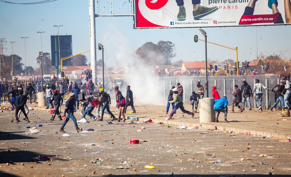 África do Sul enfrenta protestos violentos pró-Zuma