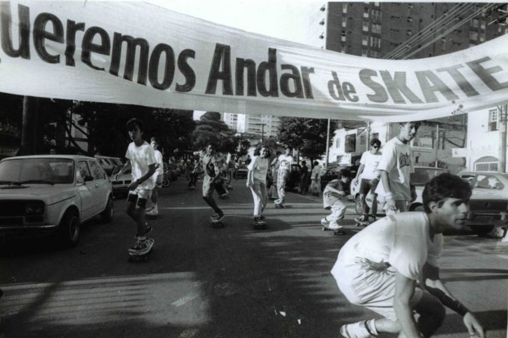 Passeata a favor da legalização do skate em São Paulo, em 1988.