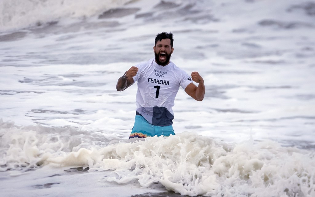 27.07.2021 - Jogos Olímpicos Tóquio 2020 - Final do surfe masculino na praia de Tsurigasaki. Na foto Ítalo Ferreira medalha de ouro na competição.