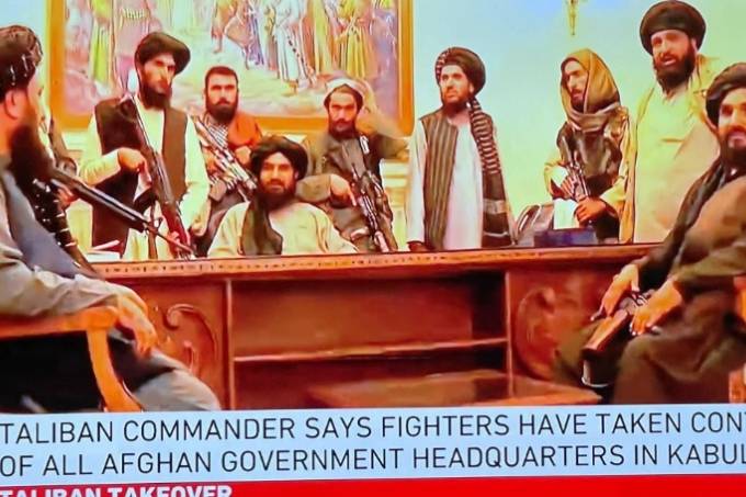 O grupo extremista Talibã voltou ao poder depois de tomar a capital do Afeganistão, Cabul