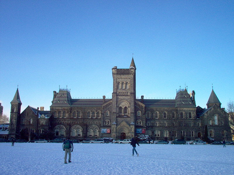 Universidade de Toronto oferece bolsas integrais para graduação no Canadá
