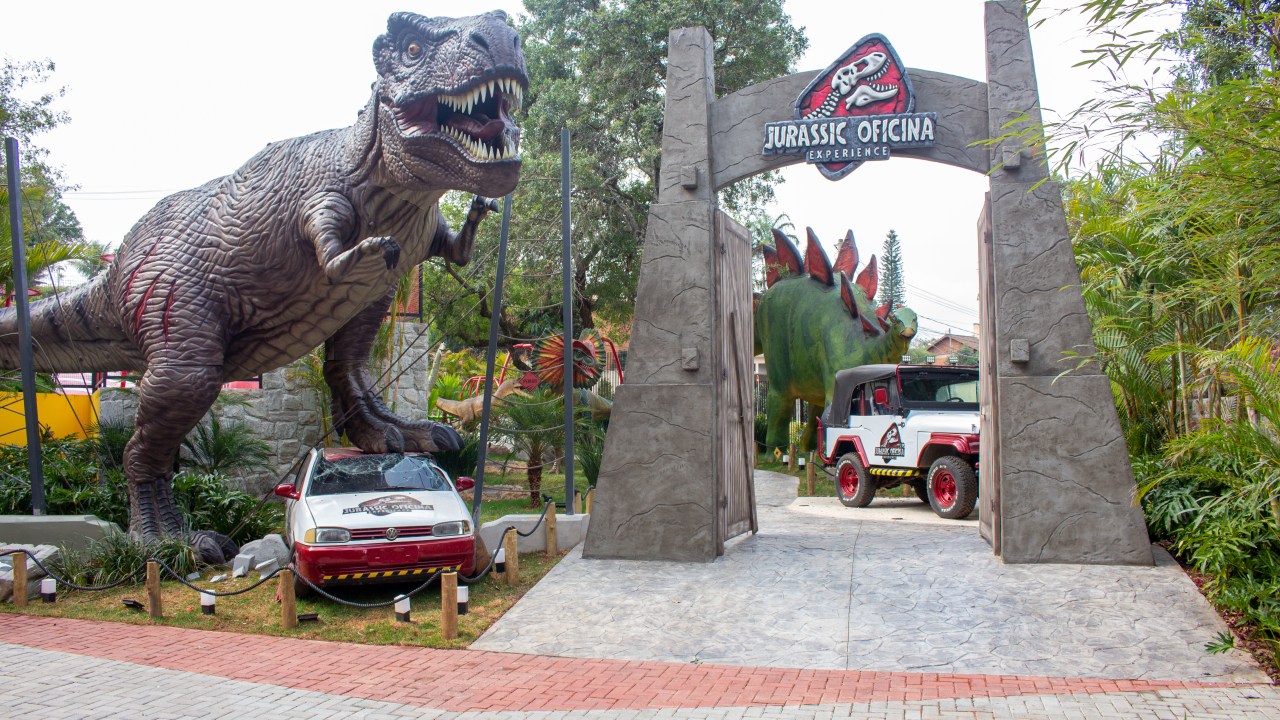 Parque temático de dinossauros no Colégio Oficina do Estudante, em Campinas (SP)
