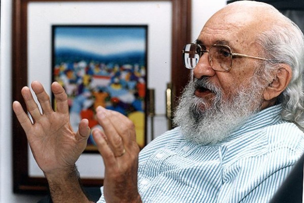 Justiça proíbe governo de atacar a dignidade de Paulo Freire