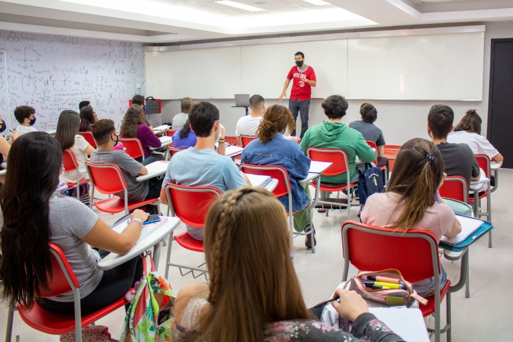 Pedro Leite voltou a ter aulas presenciais no cursinho Oficina do Estudante, em Campinas (SP)