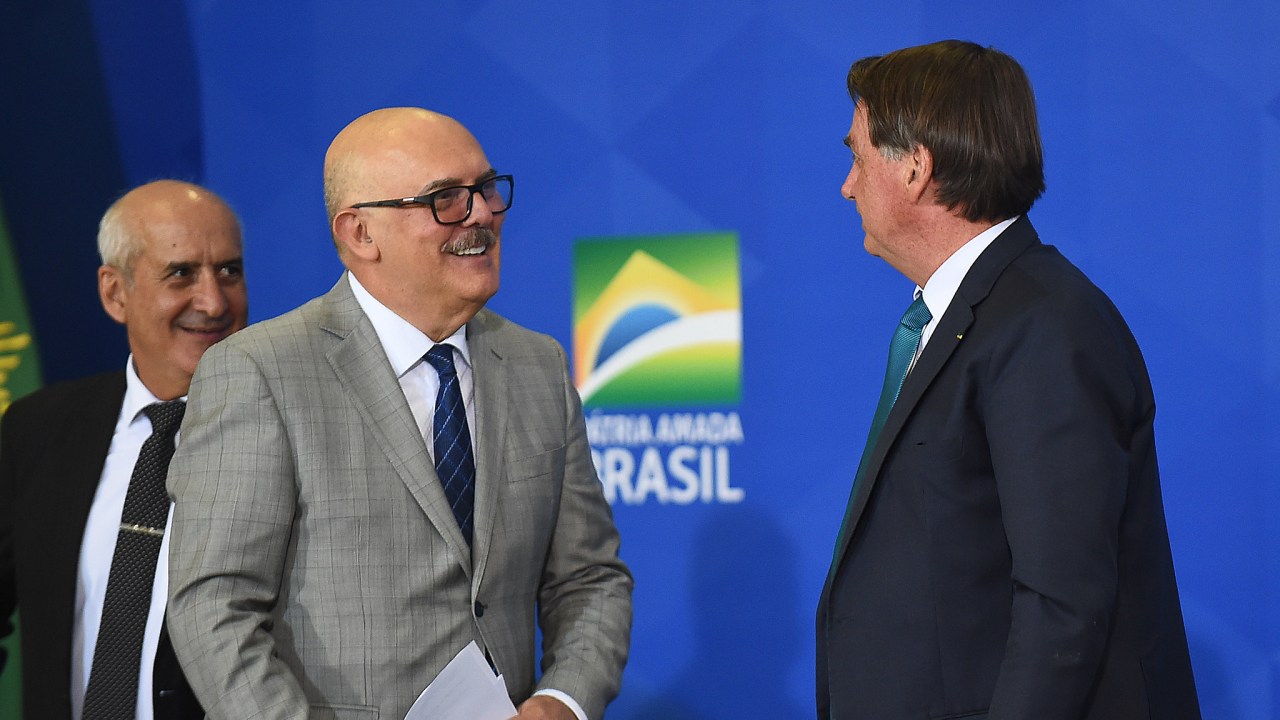 O pastor e professor Milton Ribeiro ao lado do presidente Jair Bolsonaro