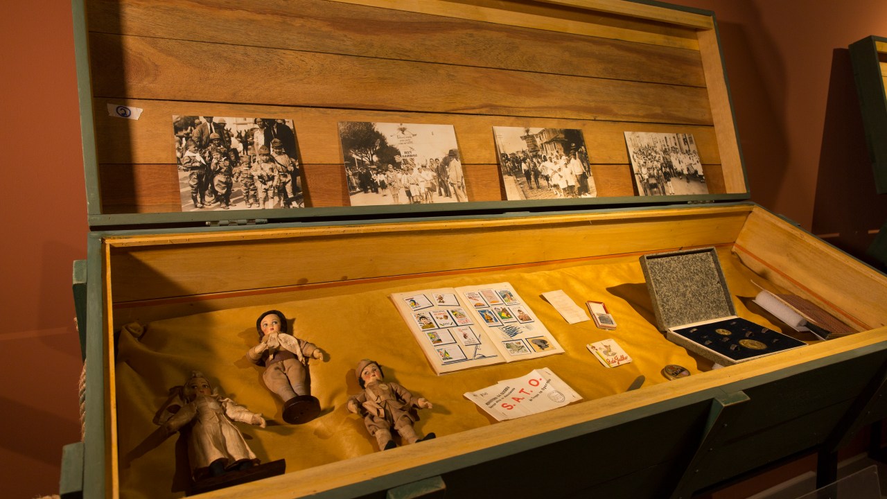 Acervo histórico da exposição contem bonecas e fotografias