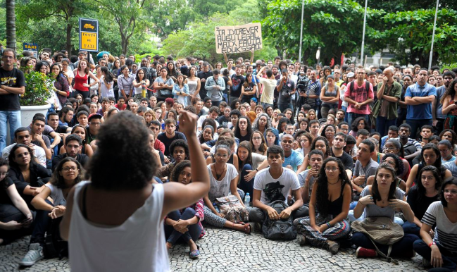 estudantes durante protesto