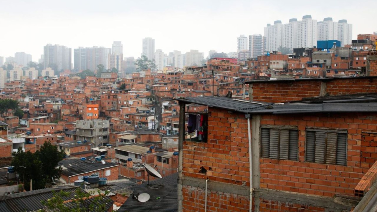 imagem mostra a favela Paraisópolis, em São Paulo