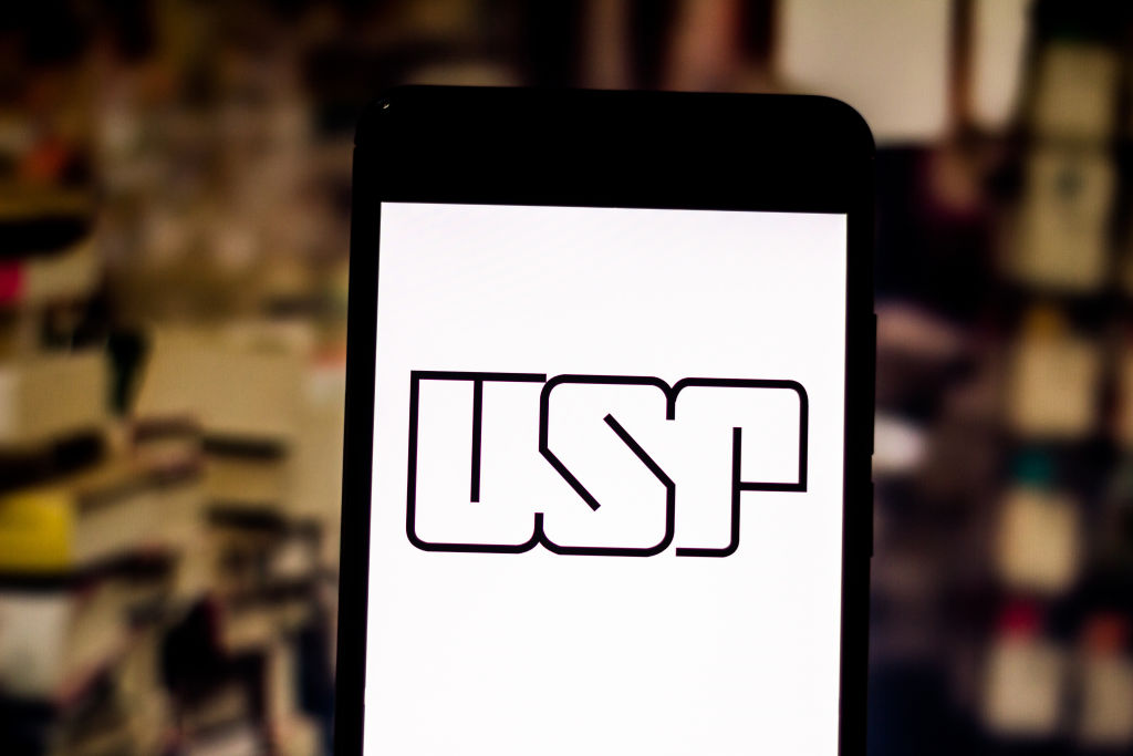 celular com o logo da USP