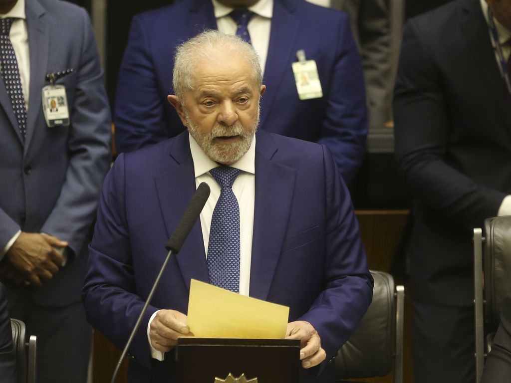 Lula revoga decreto de Bolsonaro que segregava estudantes com deficiência