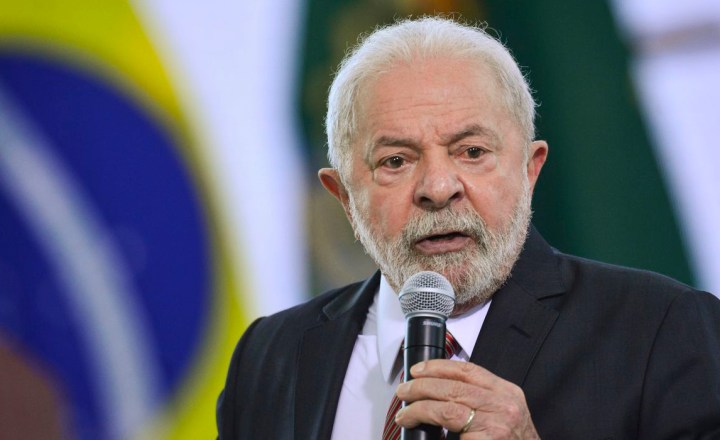 Afetados pelas chuvas poderão pedir reaplicação do Enem 2023, diz Lula