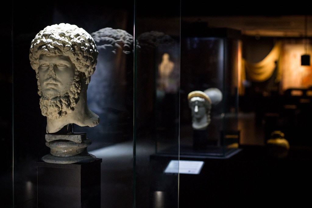 Bustos dos imperadores Lucio Vero e Juno, na exposição 