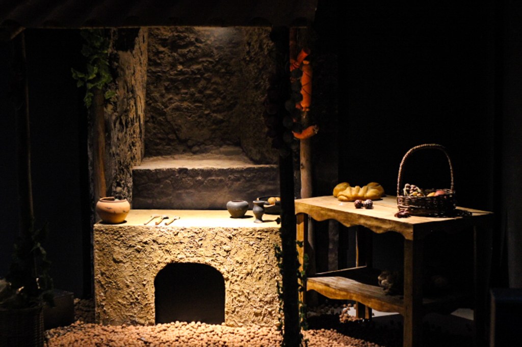 Cozinha tradicional de um habitante do império romano em torno de 79 d.C.