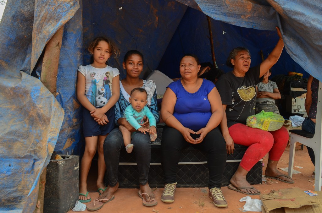 Família perde sua casa de alvenaria no incêndio da Ocupação Esperança
