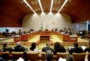 Justica-plenario-do-STF Plenário do Supremo Tribunal Federal, órgão máximo do Poder Judiciário no Brasil