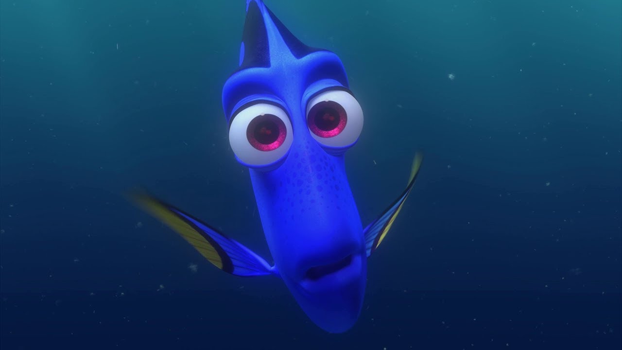 Cena do filme "Procurando Nemo" (2003), com a peixe Dory olhando confusa para a frente