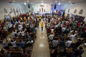 Missa católica na paróquia São Pedro, em Brasília