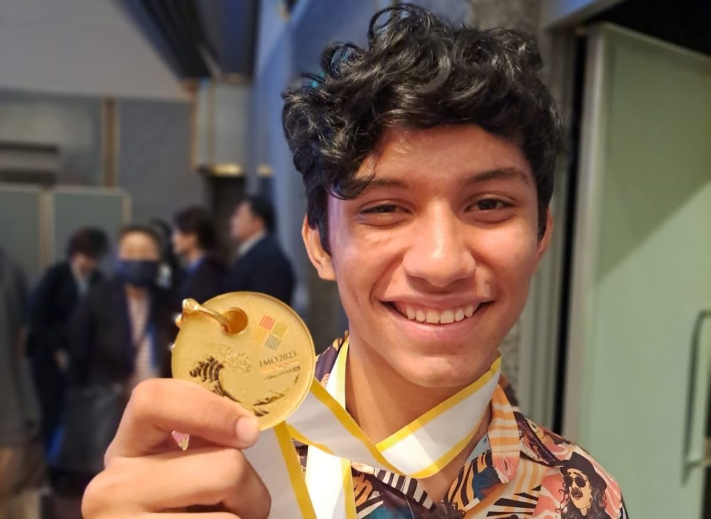 Aos 16 anos, ele ganhou o ouro na Olimpíada Internacional de Matemática