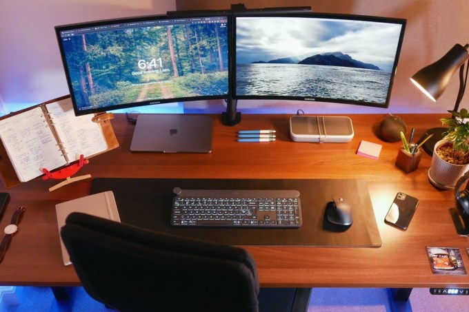 Desk-set-up