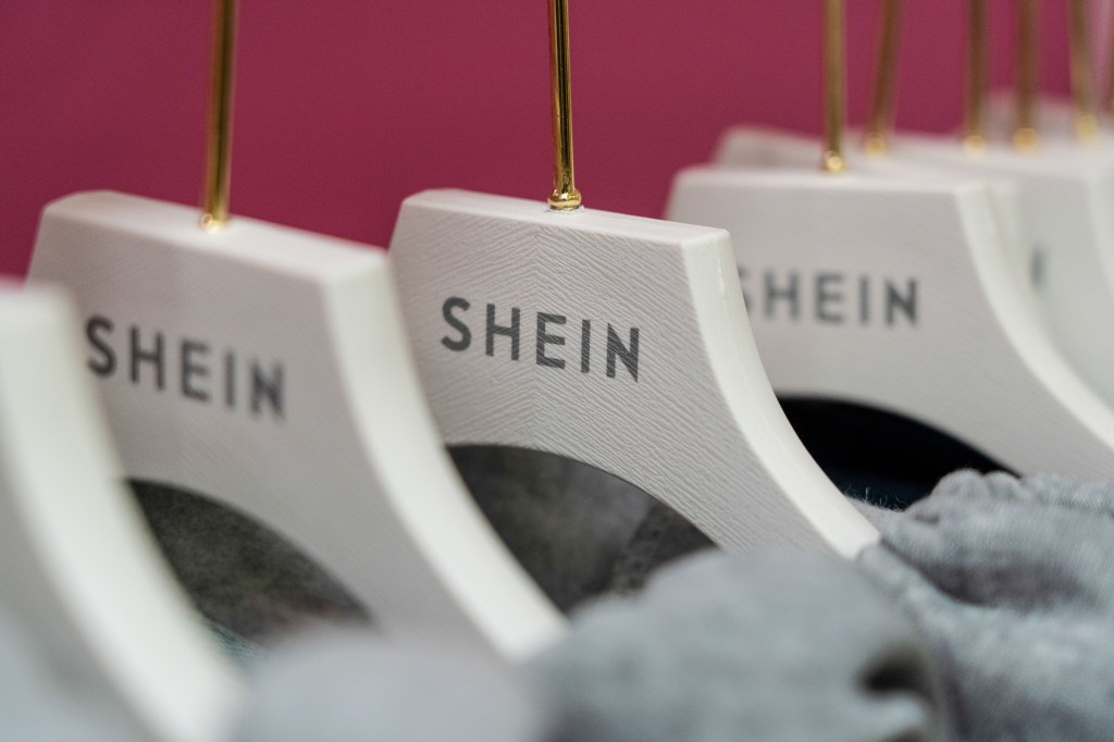 Como a Shein escancara os problemas da indústria fast fashion