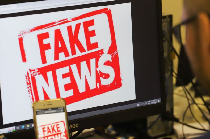 Internet-fake-news-agbrasil