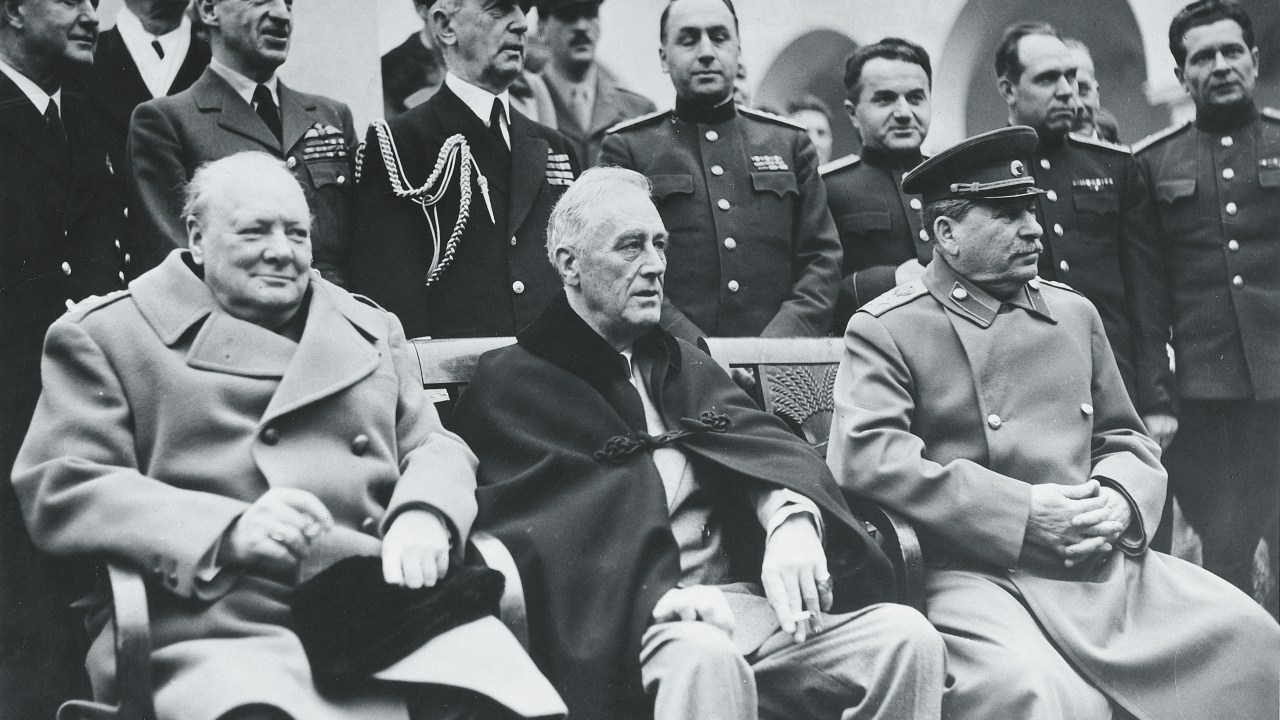 Winston Churchill, Franklin Roosevelt e Joseph Stalin na Conferência de Yalta, na Crimeia, ao fim da Segunda Guerra Mundial