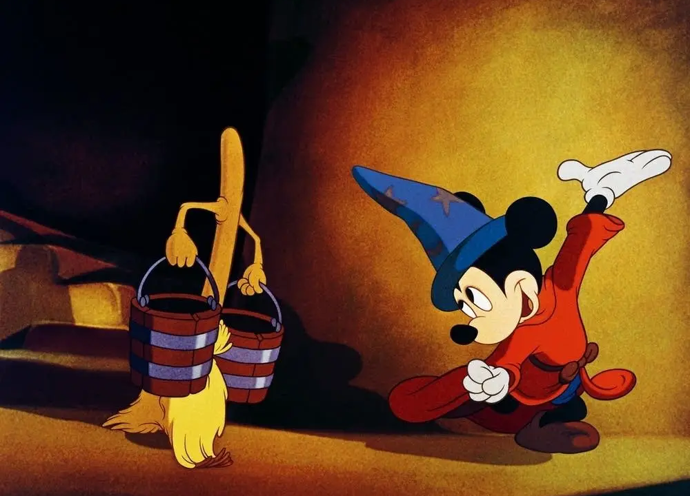 Mickey Mouse no filme "O Aprendiz de Feiticeiro" conversa com uma vassoura
