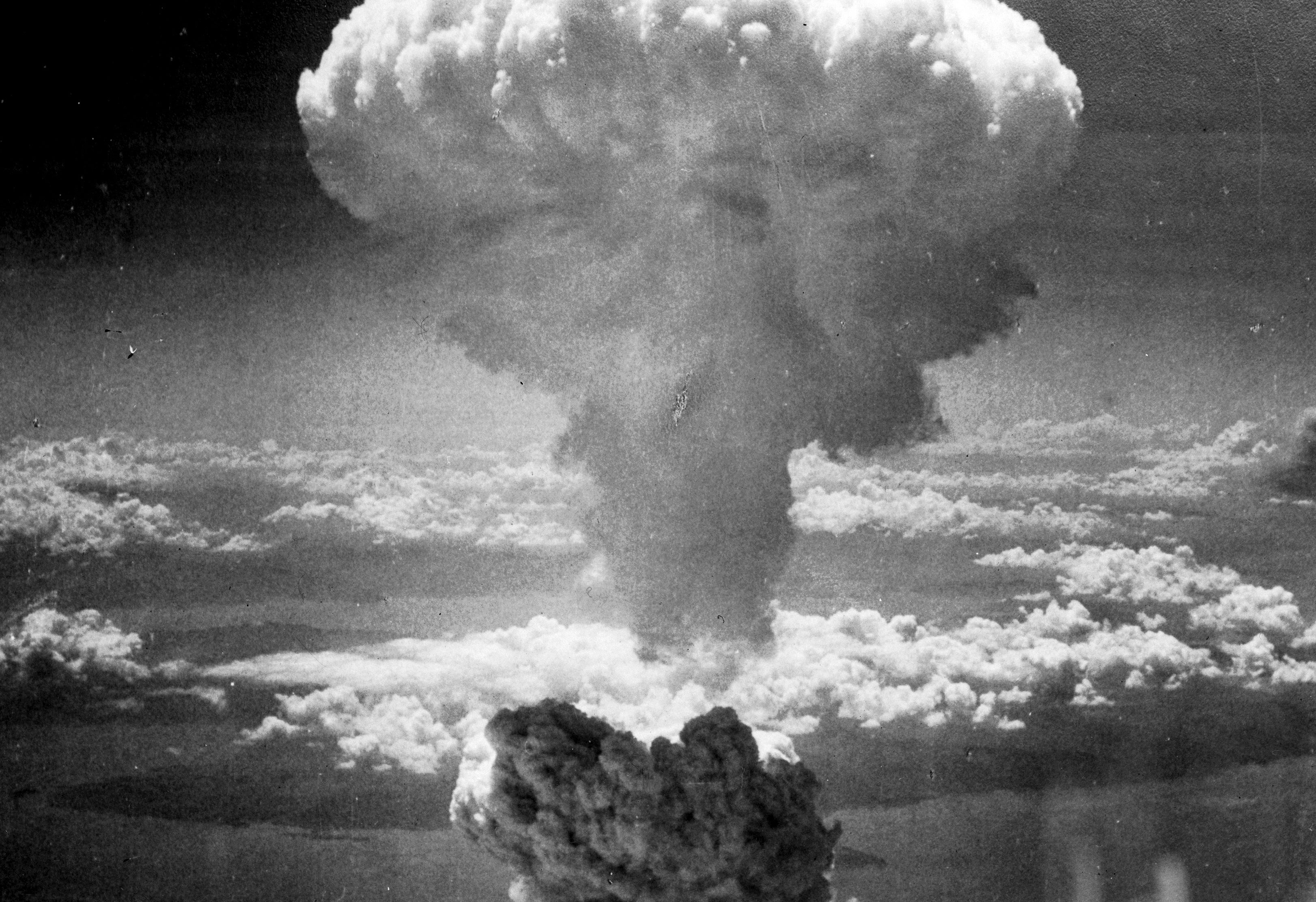 Era nuclear: bomba atômica explode sobre Hiroshima, em 6 de agosto de 1945, matando 90 mil pessoas