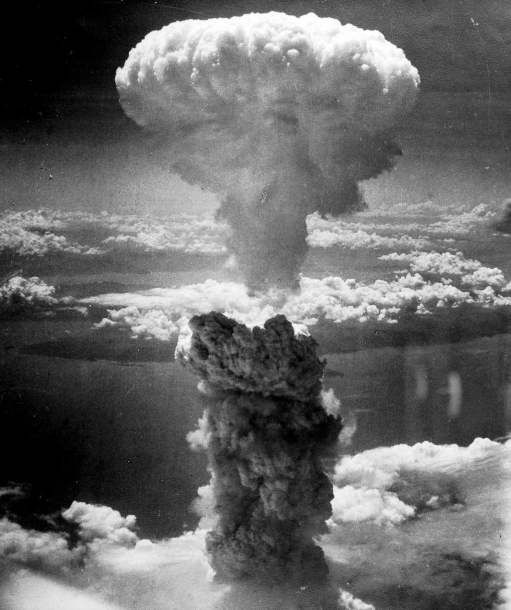 Era nuclear: bomba atômica explode sobre Hiroshima, em 6 de agosto de 1945, matando 90 mil pessoas