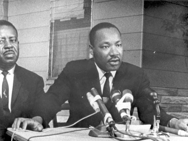 Martin Luther King Jr. discursa na Flórida, em junho de 1964