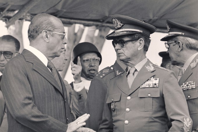 Presidente João Figueiredo com o General Reynaldo Mello de Almeida.