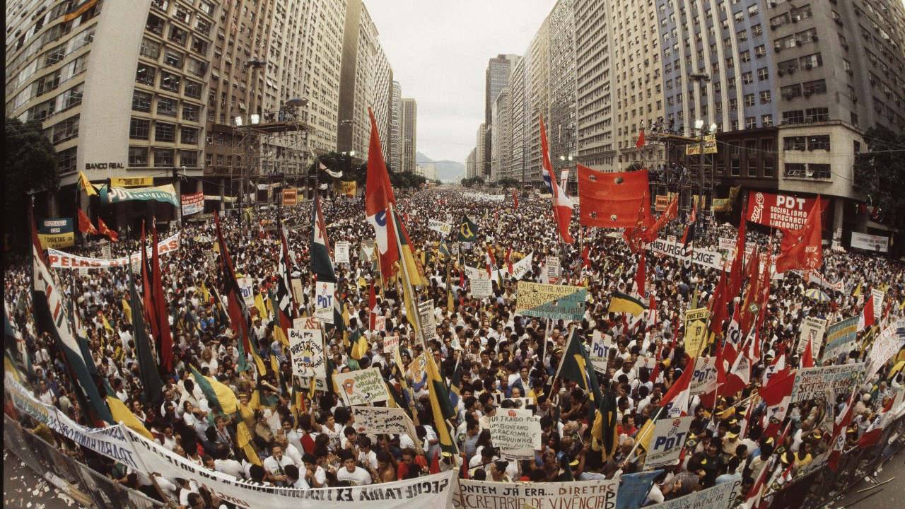 Revolta geral contra a ditadura: comício pelas Diretas Já!, no Rio de Janeiro, em 10 de abril de 1984