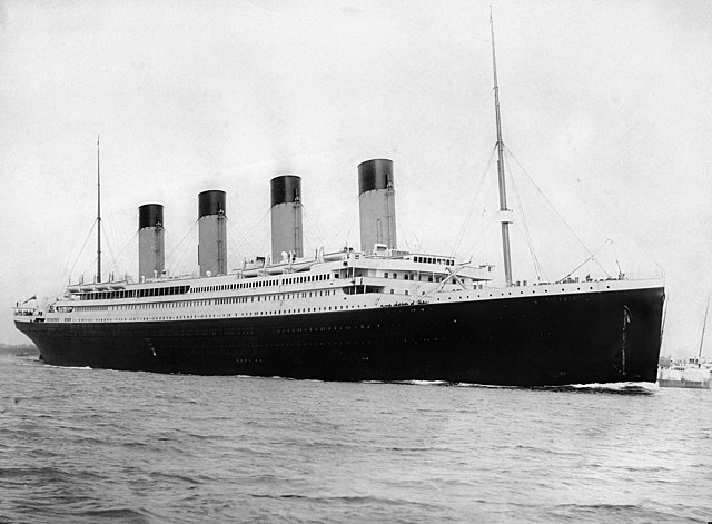 foto do titanic saindo da inglaterra
