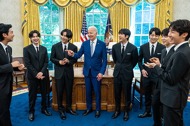 BTS_with_President_Biden_at_the_White_House_for_2022_AAPI_Heritage_Month_on_May_31