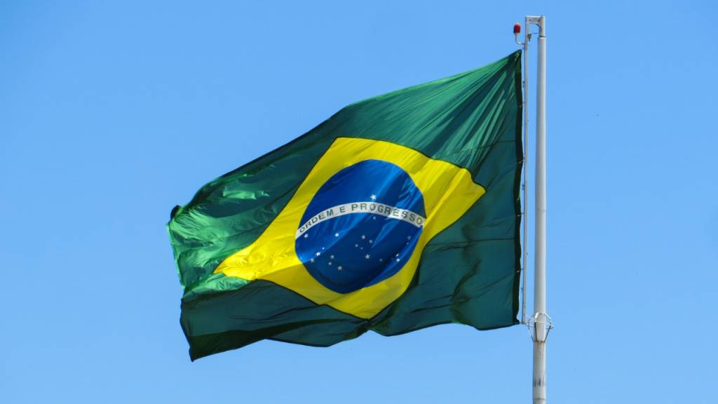 Conheça o positivismo, movimento filosófico por trás da bandeira do Brasil