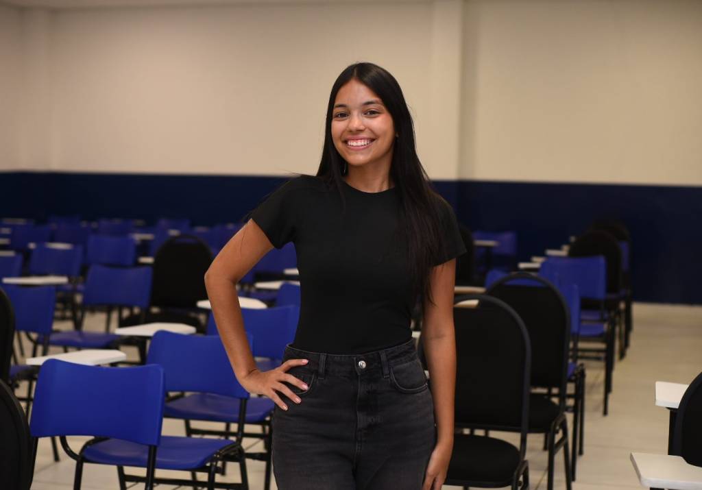 A estudante que tirou mil na redação do Enem depois de fazer o exame 7 vezes