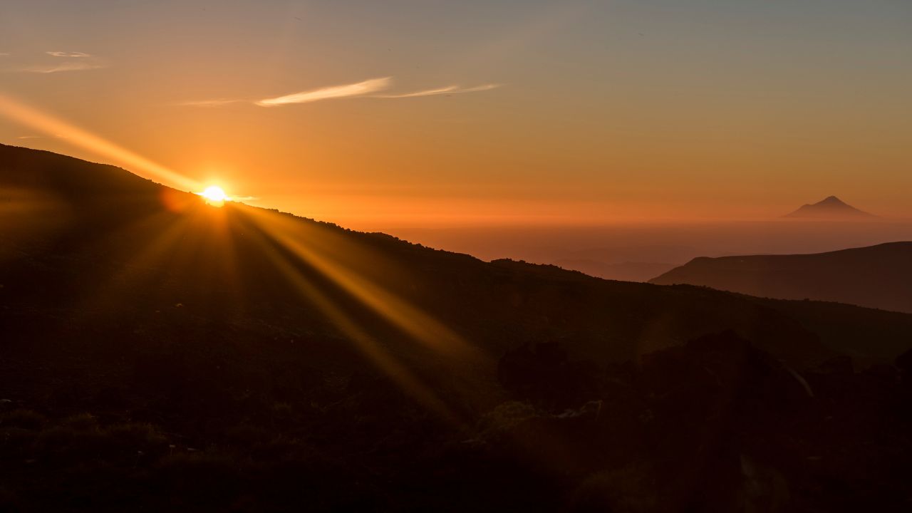 Qual o plural de nascer do sol? | Guia do Estudante