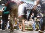 Candidatos chegam ao local de prova do Enem