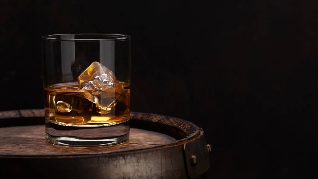 Como se escreve: whisky ou uísque?