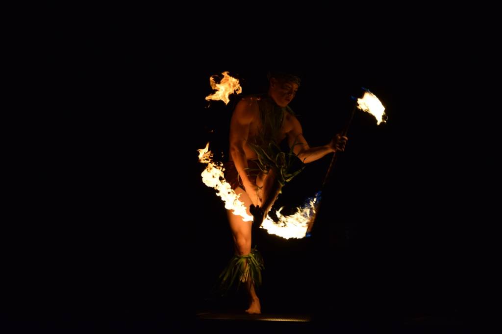 Qual o plural de “luau”?