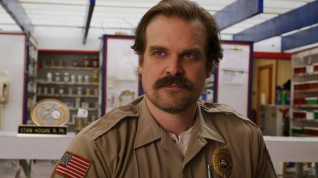 David Harbour em Stranger Things
