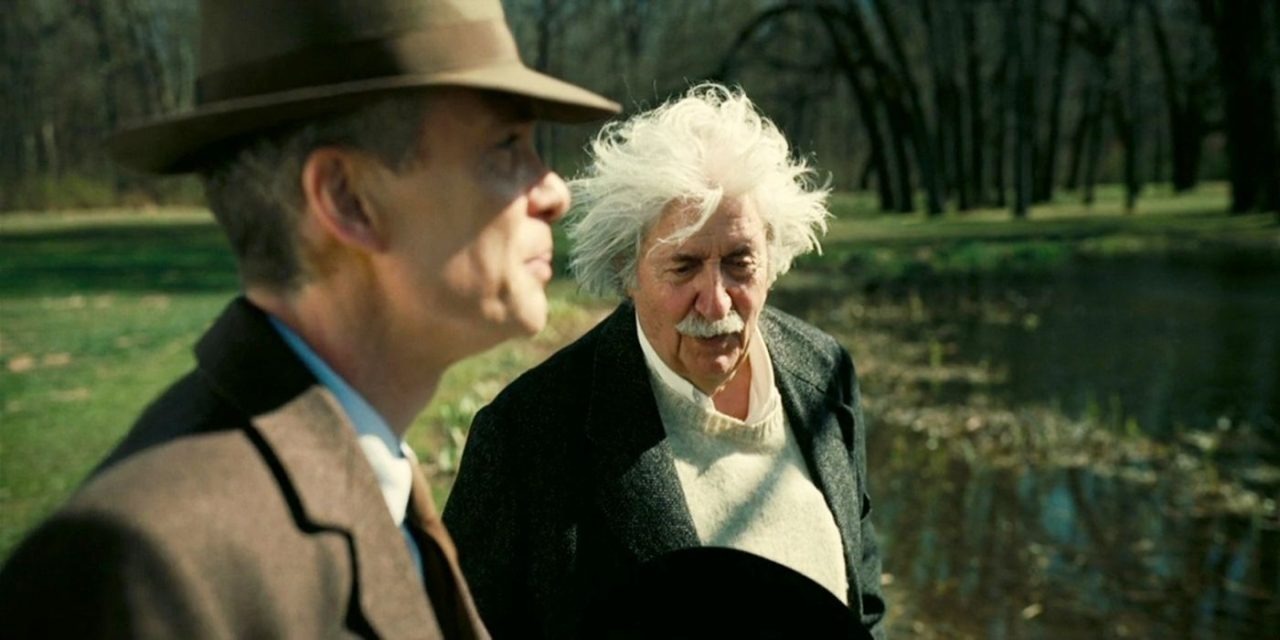 Oppenheimer e Einstein caminhando