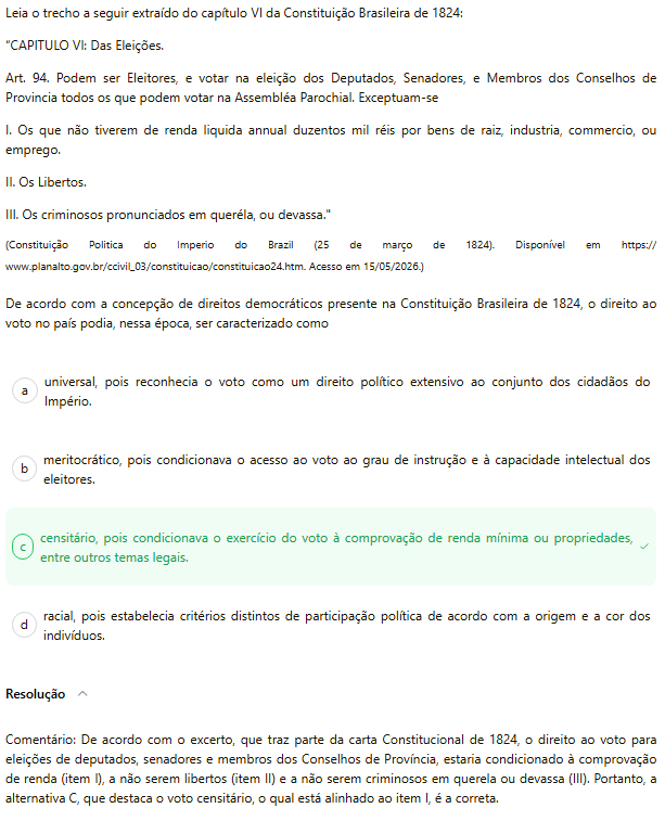 Questão de múltipla escolha sobre a Constituição de 1824, com um trecho do Artigo 94 e quatro alternativas. A alternativa C, que descreve o voto censitário, está marcada em verde com um check, indicando ser a resposta correta. Abaixo, há uma seção de Resolução com um comentário explicando a resposta
